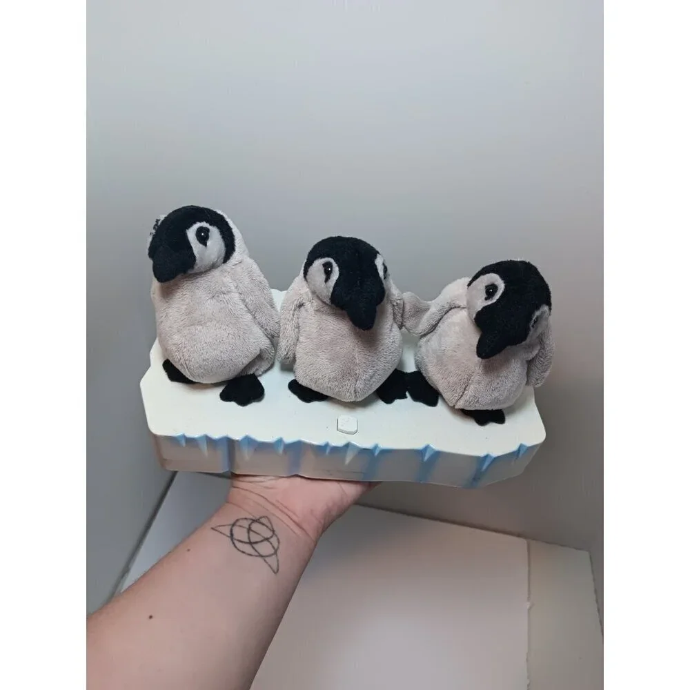 Marching Penguins Trio Christmas Eve by Santa's Best Musical Animated Read